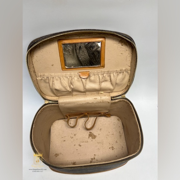 Louis Vuitton Monogram Vanity - Picture 12 of 14